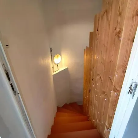 T2 Duplex Avec Terrasse Vue Cathedrale דירה